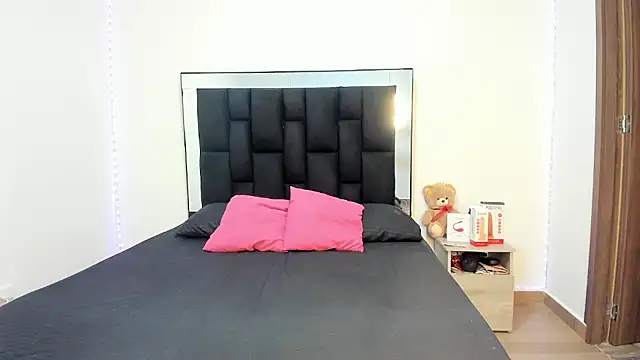 Snapshot of victoriacolin chatting on 26, 2, 2025 victoriacolin online show from 26, 2, 2025