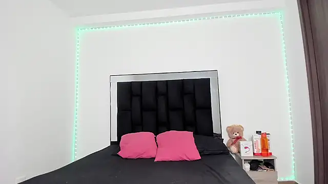 Snapshot of victoriacolin chatting on 28, 2, 2025 victoriacolin online show from 28, 2, 2025