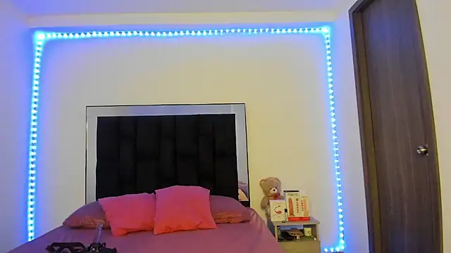 Snapshot of victoriacolin chatting on 4, 3, 2025 victoriacolin online show from 4, 3, 2025