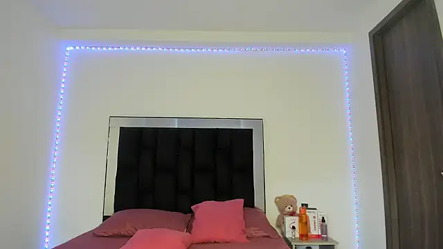 Snapshot of victoriacolin chatting on 7, 3, 2025 victoriacolin online show from 7, 3, 2025