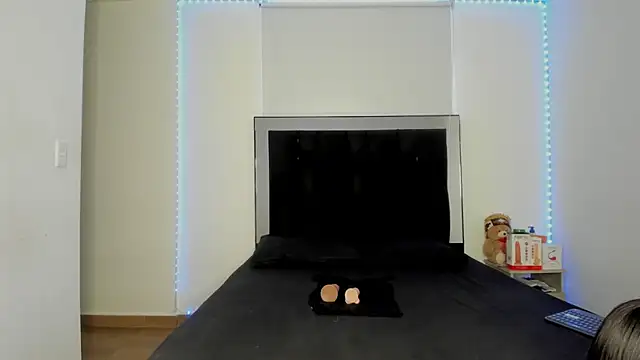 Snapshot of victoriacolin chatting on 11, 11, 2025 victoriacolin online show from 11, 11, 2025