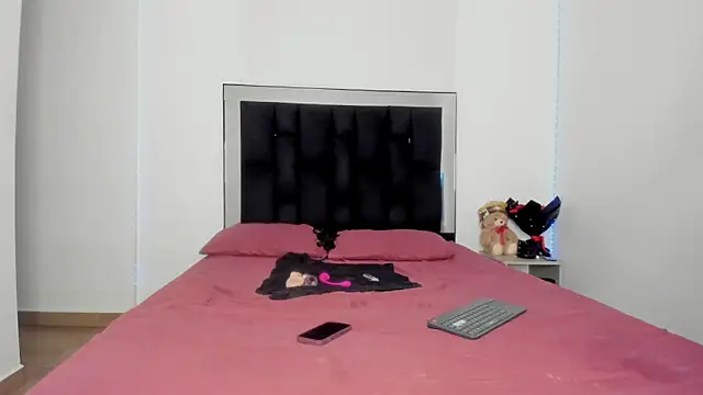 Snapshot of victoriacolin chatting on 3, 2, 2026 victoriacolin online show from 3, 2, 2026