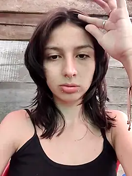 Snapshot of Maiden-Hot chatting on 5, 3, 2025 Maiden-Hot online show from 5, 3, 2025