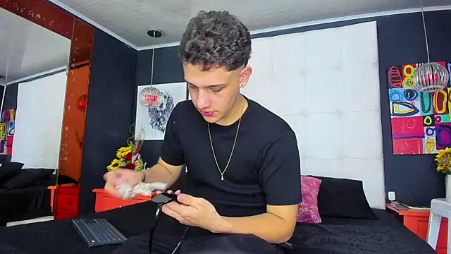 Snapshot of Thomas_May4rs chatting on 12, 3, 2025 Thomas May4rs online show from 12, 3, 2025