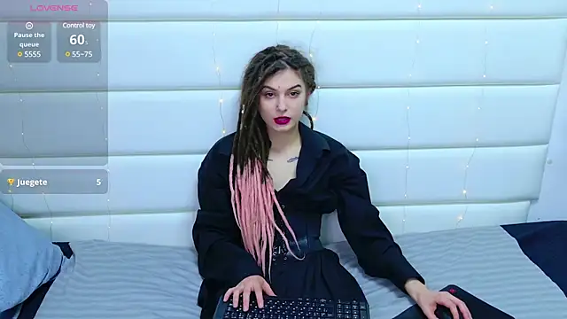 Snapshot of AnTikaMy chatting on 5, 3, 2025 AnTikaMy online show from 5, 3, 2025
