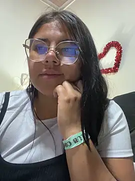 viccky vick online show from 10, 3, 2025