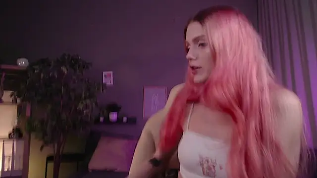 Gretchen Mol online show from 5, 11, 2025