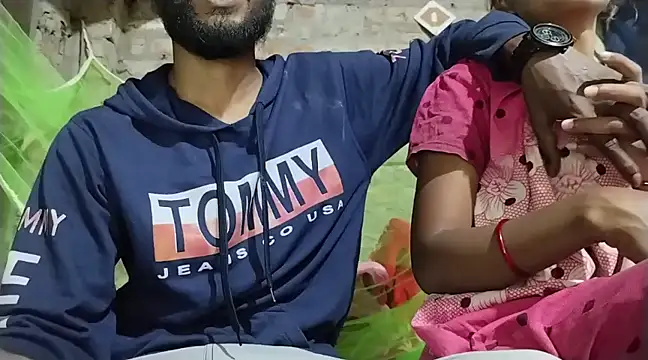 Snapshot of Multiple121 chatting on 8, 3, 2025 Multiple121 online show from 8, 3, 2025