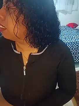 Snapshot of alexandraluv chatting on 13, 9, 2025 alexandraluv online show from 13, 9, 2025