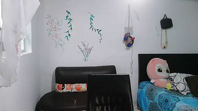 Snapshot of alexandraluv chatting on 22, 10, 2025 alexandraluv online show from 22, 10, 2025