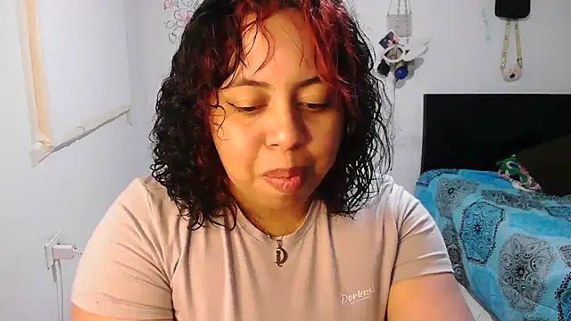 Snapshot of alexandraluv chatting on 5, 12, 2025 alexandraluv online show from 5, 12, 2025