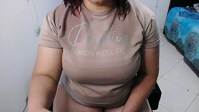 Snapshot of alexandraluv chatting on 14, 12, 2025 alexandraluv online show from 14, 12, 2025