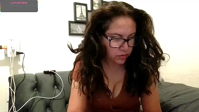 Snapshot of MirandaLatinaLovely chatting on 21, 11, 2025 MirandaLatinaLovely online show from 21, 11, 2025