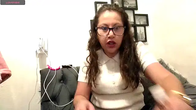 Snapshot of MirandaLatinaLovely chatting on 17, 12, 2025 MirandaLatinaLovely online show from 17, 12, 2025