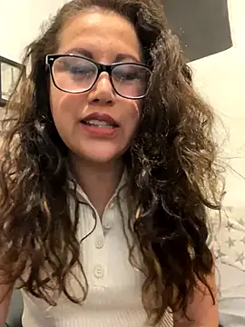 Snapshot of MirandaLatinaLovely chatting on 18, 12, 2025 MirandaLatinaLovely online show from 18, 12, 2025