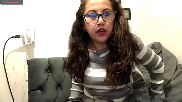 Snapshot of MirandaLatinaLovely chatting on 19, 12, 2025 MirandaLatinaLovely online show from 19, 12, 2025