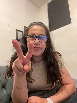 Snapshot of MirandaLatinaLovely chatting on 21, 12, 2025 MirandaLatinaLovely online show from 21, 12, 2025