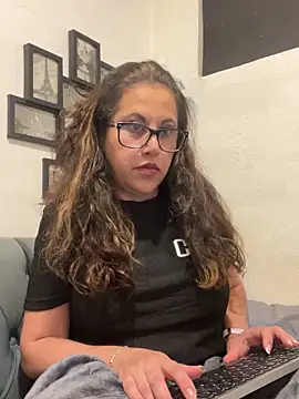 Snapshot of MirandaLatinaLovely chatting on 23, 12, 2025 MirandaLatinaLovely online show from 23, 12, 2025