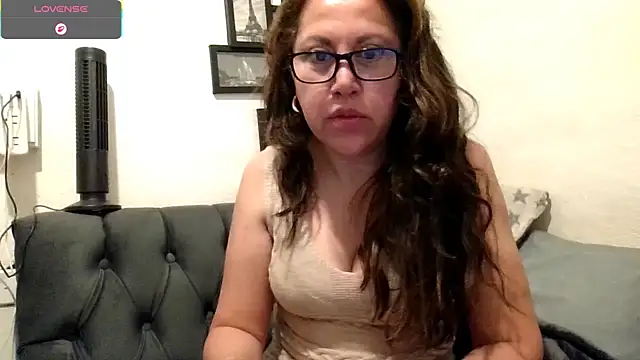 Snapshot of MirandaLatinaLovely chatting on 8, 3, 2026 MirandaLatinaLovely online show from 8, 3, 2026