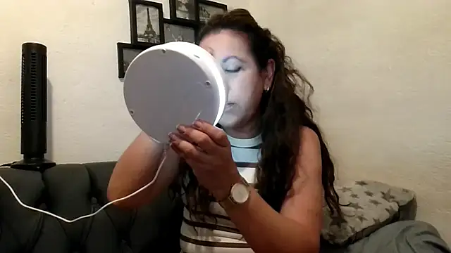 Snapshot of MirandaLatinaLovely chatting on 4, 4, 2026 MirandaLatinaLovely online show from 4, 4, 2026