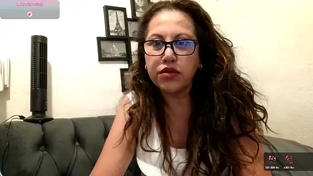 Snapshot of MirandaLatinaLovely chatting on 11, 4, 2026 MirandaLatinaLovely online show from 11, 4, 2026