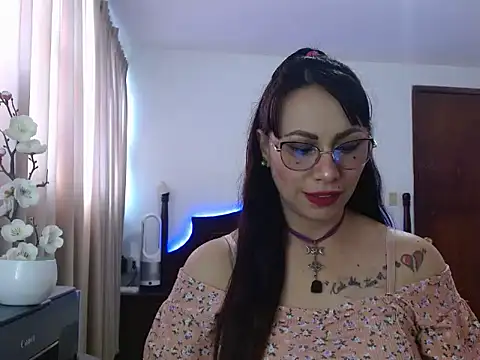 Snapshot of AloLovely_ chatting on 2, 4, 2026 AloLovely online show from 2, 4, 2026