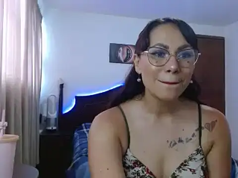 Snapshot of AloLovely_ chatting on 13, 4, 2026 AloLovely online show from 13, 4, 2026