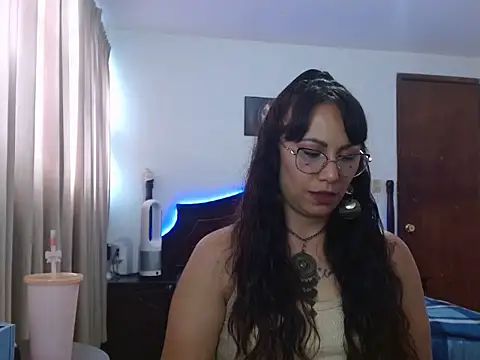 Snapshot of AloLovely_ chatting on 15, 4, 2026 AloLovely online show from 15, 4, 2026