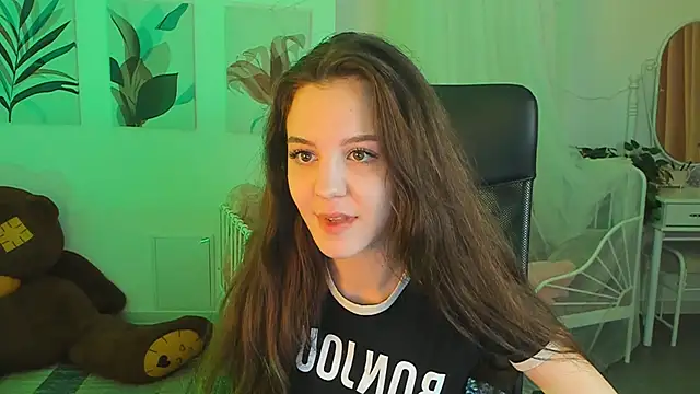 Snapshot of MilaStoyne chatting on 21, 2, 2025 MilaStoyne online show from 21, 2, 2025