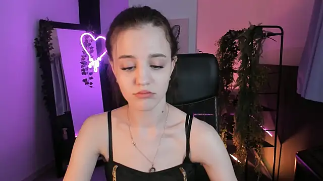 Snapshot of MilaStoyne chatting on 24, 2, 2025 MilaStoyne online show from 24, 2, 2025