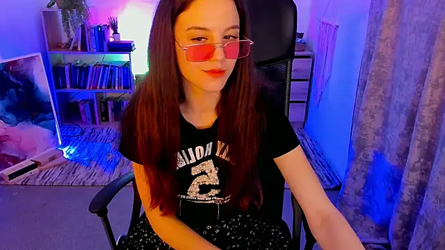 Snapshot of MilaStoyne chatting on 11, 3, 2025 MilaStoyne online show from 11, 3, 2025