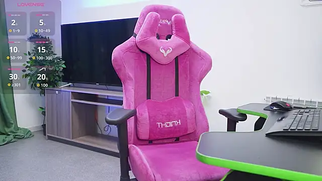 Snapshot of MilaStoyne chatting on 11, 9, 2025 MilaStoyne online show from 11, 9, 2025