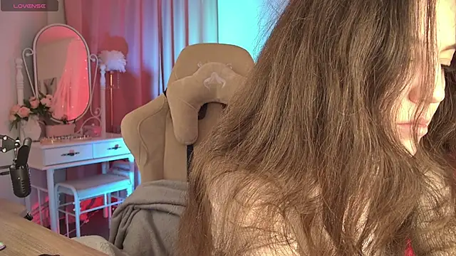 Snapshot of MilaStoyne chatting on 27, 11, 2025 MilaStoyne online show from 27, 11, 2025