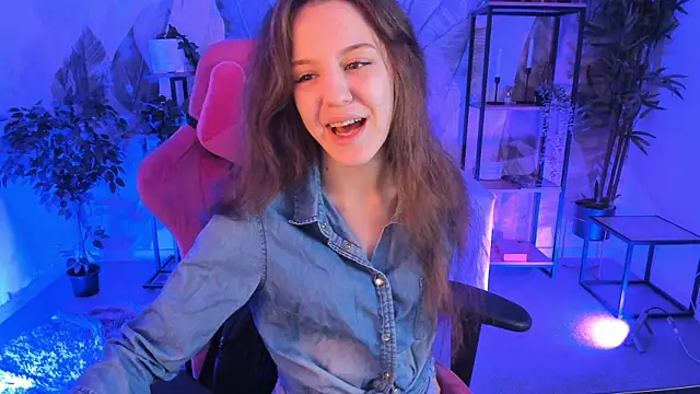 Snapshot of MilaStoyne chatting on 1, 12, 2025 MilaStoyne online show from 1, 12, 2025