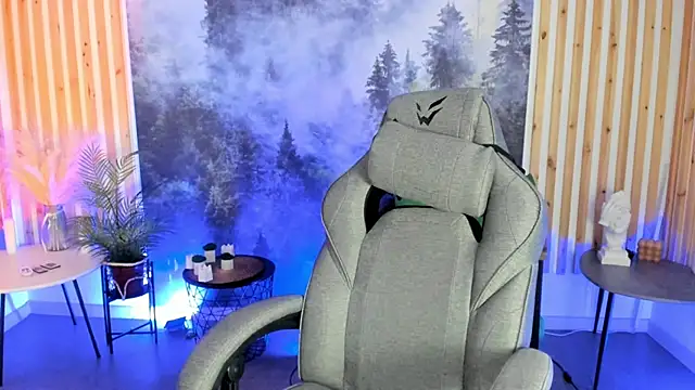 Snapshot of MilaStoyne chatting on 2, 12, 2025 MilaStoyne online show from 2, 12, 2025