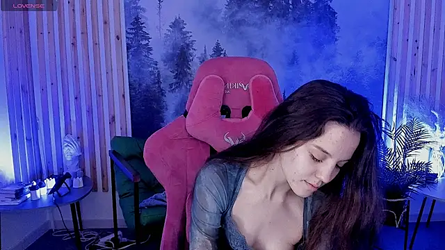 Snapshot of MilaStoyne chatting on 15, 12, 2025 MilaStoyne online show from 15, 12, 2025