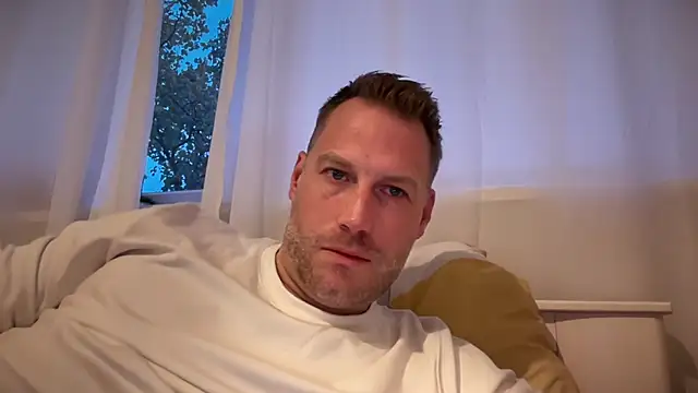 Snapshot of Christian87xxx chatting on 4, 10, 2025 Christian87xxx online show from 4, 10, 2025