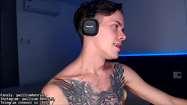 Snapshot of William_Henry_ chatting on 31, 10, 2025 William Henry online show from 31, 10, 2025