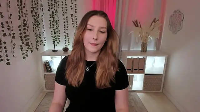 Snapshot of MaryWaddell chatting on 5, 2, 2025 MaryWaddell online show from 5, 2, 2025