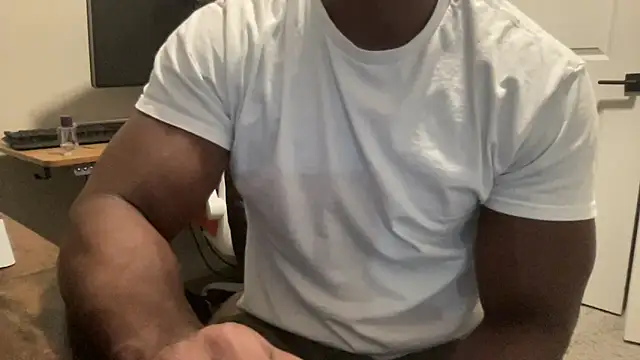 Snapshot of BodyandBBC chatting on 20, 11, 2025 BodyandBBC online show from 20, 11, 2025