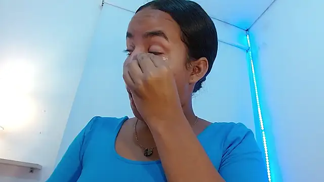 Roxy Stonee online show from 3, 10, 2025