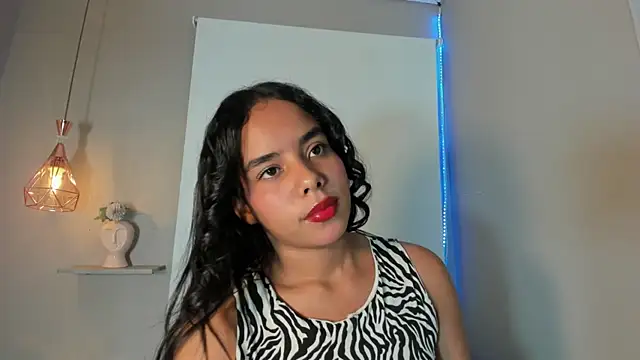 Snapshot of Roxy_Stonee chatting on 4, 6, 2026 Roxy Stonee online show from 4, 6, 2026
