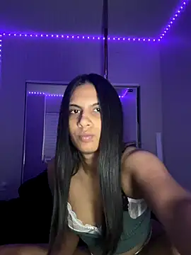 Snapshot of Liyah_19 chatting on 16, 11, 2025 Liyah 19 online show from 16, 11, 2025