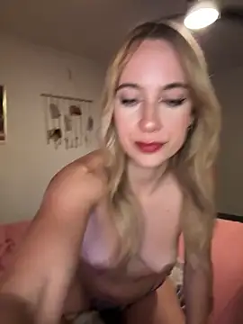 Snapshot of rileylovesyou chatting on 30, 9, 2025 rileylovesyou online show from 30, 9, 2025