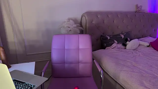 Kisskeyy online show from 20, 2, 2025