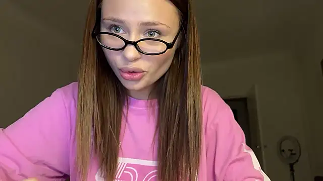 Kisskeyy online show from 8, 9, 2025