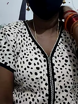 Snapshot of Tamil_Meera12 chatting on 8, 10, 2025 Tamil Meera12 online show from 8, 10, 2025