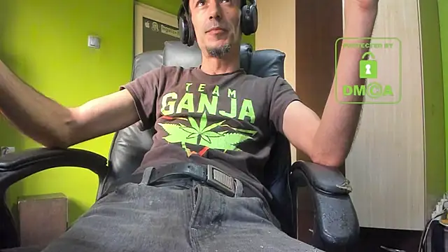 Snapshot of BigCumShoot chatting on 14, 11, 2025 BigCumShoot online show from 14, 11, 2025