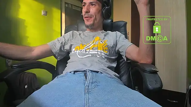 Snapshot of BigCumShoot chatting on 17, 11, 2025 BigCumShoot online show from 17, 11, 2025