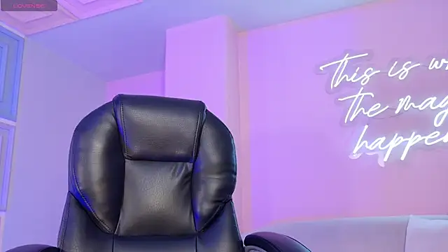 Snapshot of AmaiaHaywood chatting on 12, 11, 2025 AmaiaHaywood online show from 12, 11, 2025